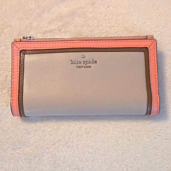 BUNDLE OF 3 NWOT or EUC Kate Spade medium wristlets & wallet with Kate Spade box - Picture 4 of 6